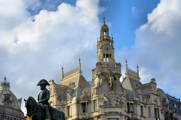 Edificio famoso en la ciudad de Oporto —  Fotos de Stock