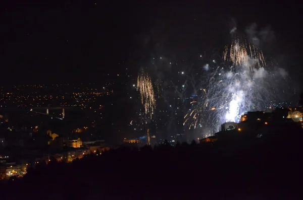 Fuochi d'artificio sulla città di Porto Immagine Stock