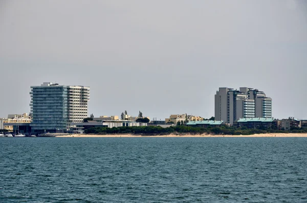 Modern hotels on the coast — Stock Photo, Image