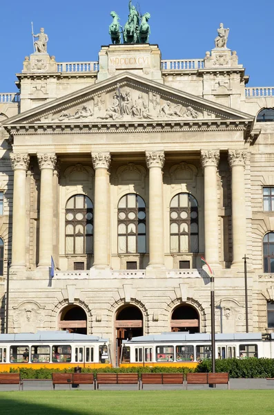 Zabytkowy budynek w Budapeszcie — Zdjęcie stockowe