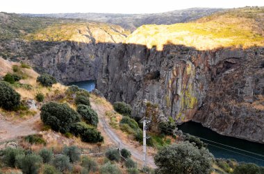 Douro nehrinin uluslararası sahası uçurumlarda