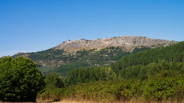 马尔旺镇在这座山的顶部 — 图库照片