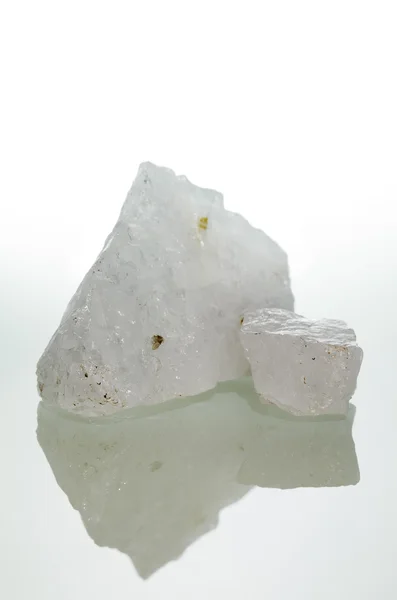 Quartz crystal over white — Stock Photo, Image