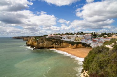 Carvoeiro Köyü ve beach Algarve adlı