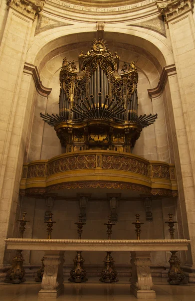 Órgano de la iglesia del Panteón Nacional en Lisboa — Foto de Stock