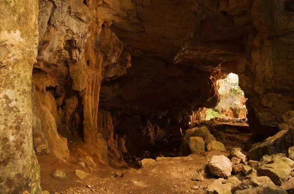 Buracos mineiros höhle bei montejunto — Stockfoto