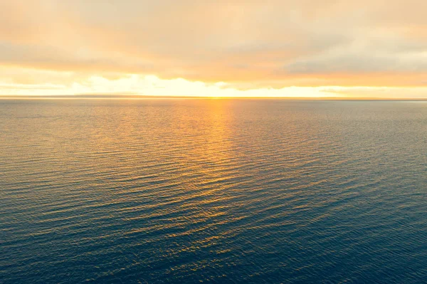 Luchtfoto Van Een Zonsondergang Hemel Achtergrond Luchtfoto Dramatische Gouden Zonsondergang — Stockfoto