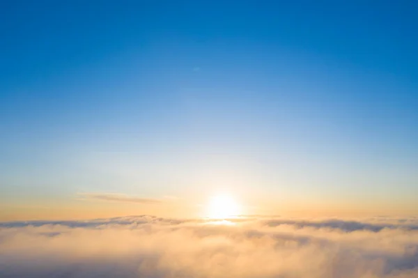 Vista Aérea Oro Amanecer Sobre Las Nubes Cielo Azul Vista — Foto de Stock