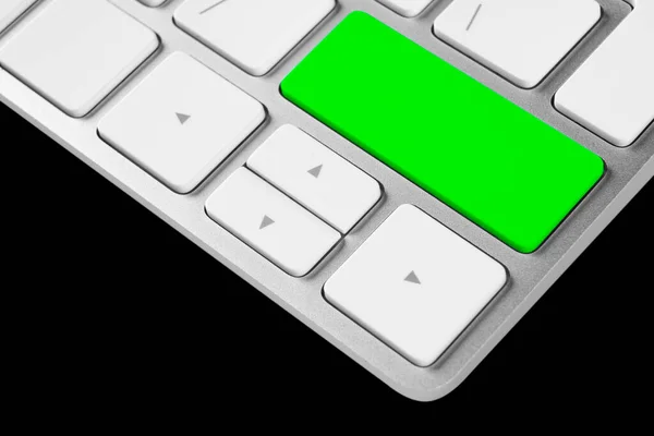 Vista Perto Teclado Notebook Computador Com Botão Verde Vazio Isolado — Fotografia de Stock