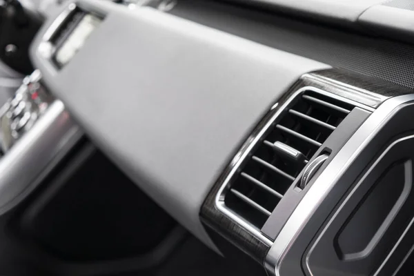 Klimatyzacja Pokładu Luksusowym Nowoczesnym Samochodzie Wnętrze Nowoczesny Samochód Czarny Skórzane — Zdjęcie stockowe