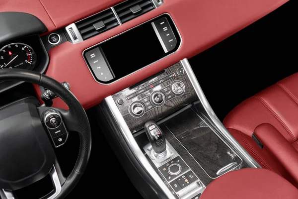 Rotes Modernes Luxusauto Interieur Lenkrad Schalthebel Und Armaturenbrett Detail Des — Stockfoto