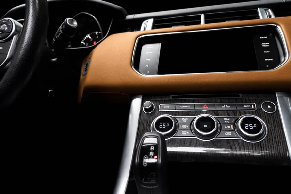 Marrone Auto Lusso Moderna Interno Volante Leva Del Cambio Cruscotto — Foto Stock