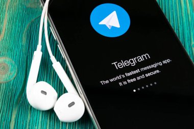 Helsinki, Finlandiya, 4 Mayıs 2019: Apple iPhone X ekranında Telegram X uygulama simgesi. Telgraf X uygulama simgesi. Telegram X bir çevrimiçi sosyal medya ağıdır. Sosyal medya uygulaması