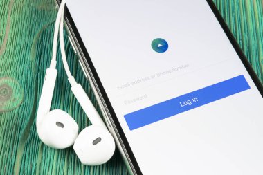 Helsinki, Finlandiya, 4 Mayıs 2019: Apple iPhone X ekranında Facebook Ads uygulama simgesi. Facebook İş Uygulaması simgesi. Facebook İlanları mobil uygulaması. Sosyal medya ağı