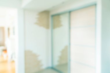 Ofisin arka planında bulanıklık var. Odaklanmamış ofis. Bokeh ışıkları ile bulanık arkaplan. 