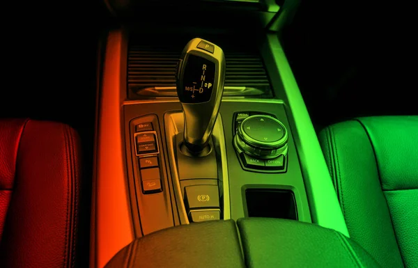 Automatyczna Skrzynia Biegów Skrzynia Biegów Nowoczesnego Samochodu Odcieniach Czerwonym Zielonym — Zdjęcie stockowe