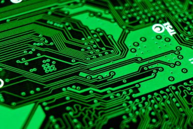Devre panosunun mikro çipli ve elektronik parçalı makro görüntüsü. Bilgisayar donanım teknolojisi. Entegre iletişim işlemcisi. Bilgi mühendisliği. Yarı iletken. PCB. Yakın çekim.