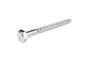 Makro beyaz zemin üzerinde izole metal cıvata vurdu. Krom vida yalıtılmış. Çelik cıvata izole. Fındık ve cıvatalar. İş için araçlar.
