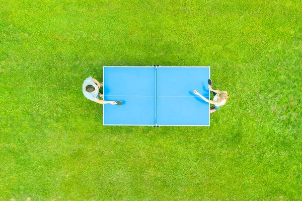 Vista Aérea Pessoas Jogando Ping Pong Jogo Livre Vista Superior — Fotografia de Stock
