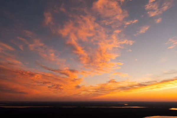 Luftaufnahme Eines Sonnenuntergangs Himmel Hintergrund Dramatischer Goldener Sonnenuntergang Mit Abendhimmel — Stockfoto