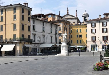 Heykelin üzerine Piazza della Loggia Brescia