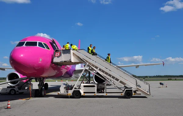 Tripulação de cabine de Wizzair — Fotografia de Stock