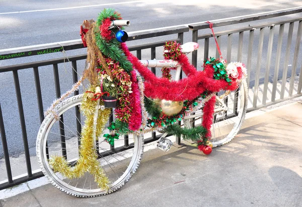 Natal bicicleta decorada — Fotografia de Stock