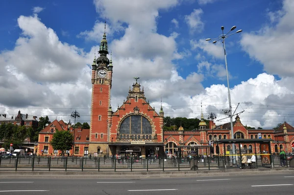 Piękny stary dworzec w Gdańsku (Gdańsk) w Polsce. — Zdjęcie stockowe