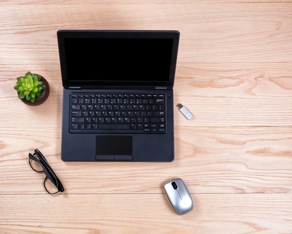 Ren och organiserad ek skrivbord — Stockfoto