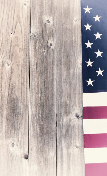Vintage Borte der US-Flagge auf rustikalen Holzbrettern — Stockfoto