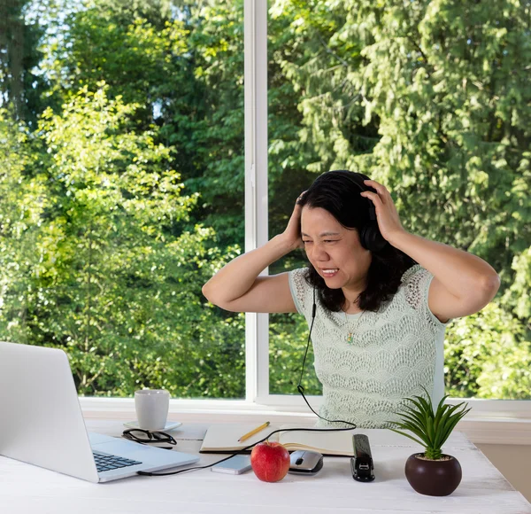 Mature woman in anger will working from home — Stock Photo, Image