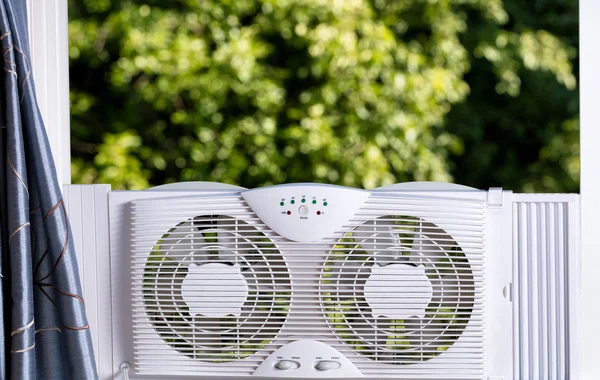 Window fan ready to cool down room in home during hot weather — Stock Photo, Image