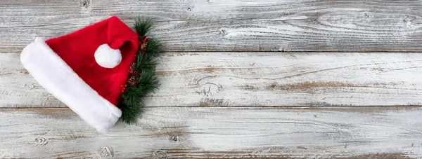 Kerst Nieuwjaar Vakantie Achtergrond Met Santa Hoed Groenblijvende Tips — Stockfoto