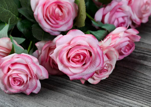 Close Lovely Pink Roses Amongst Other Roses Aged Wood — Stock Photo, Image