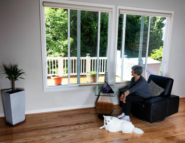 Senior Woman Looking Window Backyard Deck Her Home While Her — Stock Photo, Image