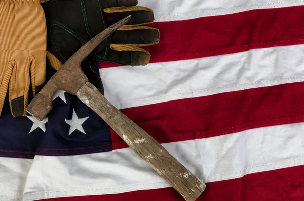 Bandera Americana Con Martillo Vintage Guantes Trabajo Para Día Del — Foto de Stock