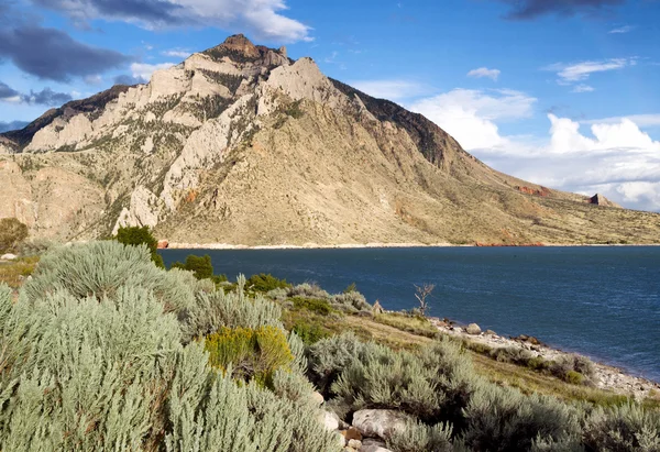 Buffalo Bill State Park com lago e montanhas — Fotografia de Stock