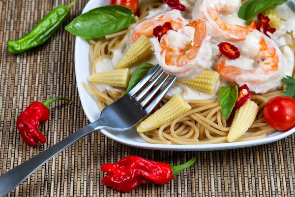 Gourmet creamy Shrimp Pasta — Stock Photo, Image