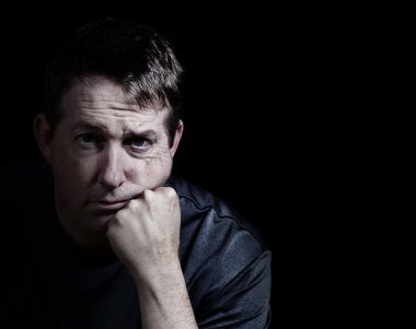 adam gösteren depresyon 