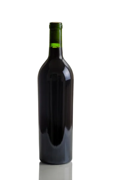 Labelloze volledige fles rode wijn — Stockfoto