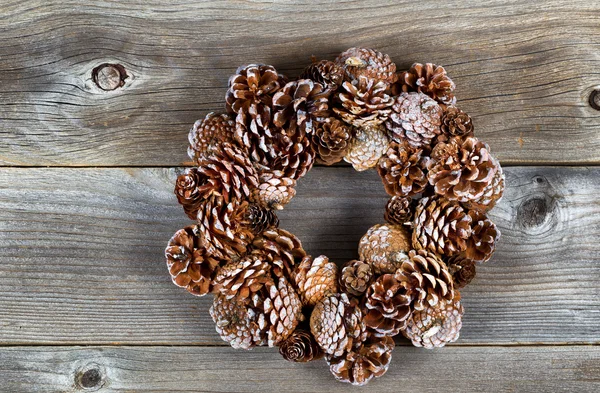 Christmas Pine Cone Wreath on Rustic Wood — Stock Photo, Image