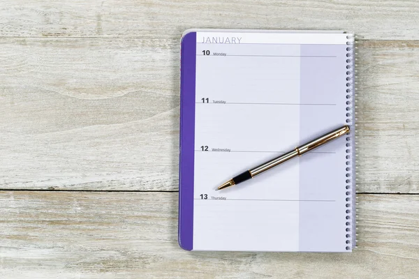 Business Calendar and Pen on old white wood — Stock Photo, Image