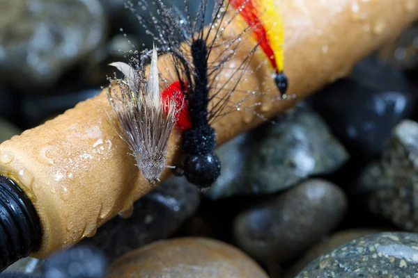 Moscas de pesca en mango de corcho — Foto de Stock