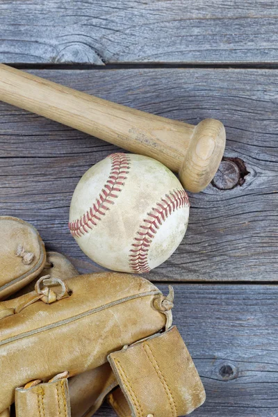 Old Baseball Items on rustic wood — Stock Photo, Image