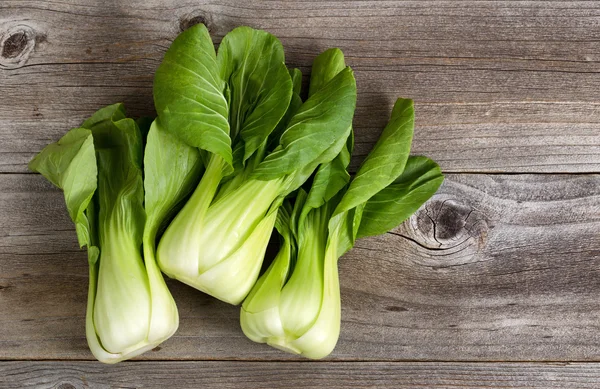 Fresh Chinese Cabbage on Rustic Wood — Stock Photo, Image