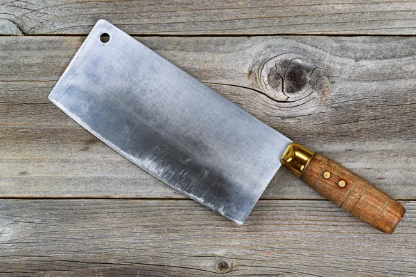 Carnicero vintage Cuchillo sobre madera envejecida —  Fotos de Stock