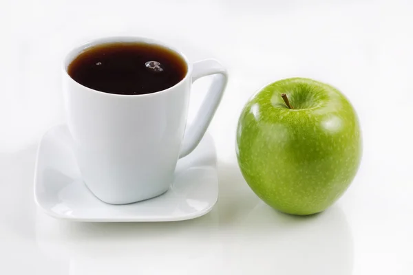 Jabłko świeże i kawa na śniadanie rano — Zdjęcie stockowe