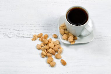 Kahve ve aperatif için badem 