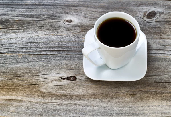 Frisch gebrühter dunkler Kaffee am Morgen — Stockfoto