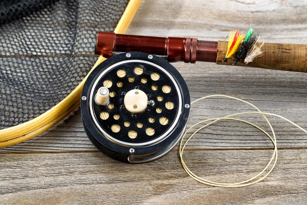 Matériel traditionnel de pêche à la truite — Photo